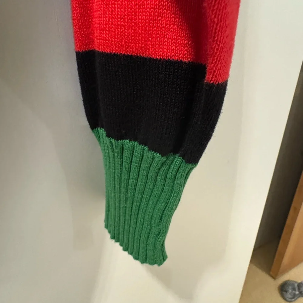 MAX!! How the Grinch Stole Christmas comfy sweater. - Picture 8 of 10